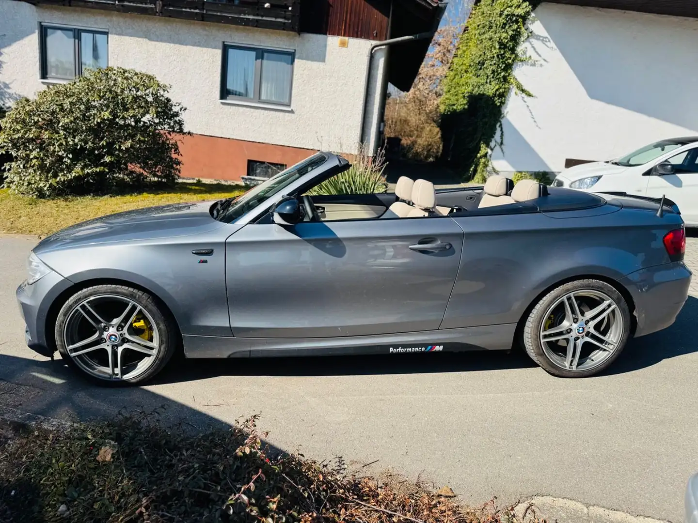 BMW 120 1 Cabrio 120d M Paket Xenon Navi Grau - 2