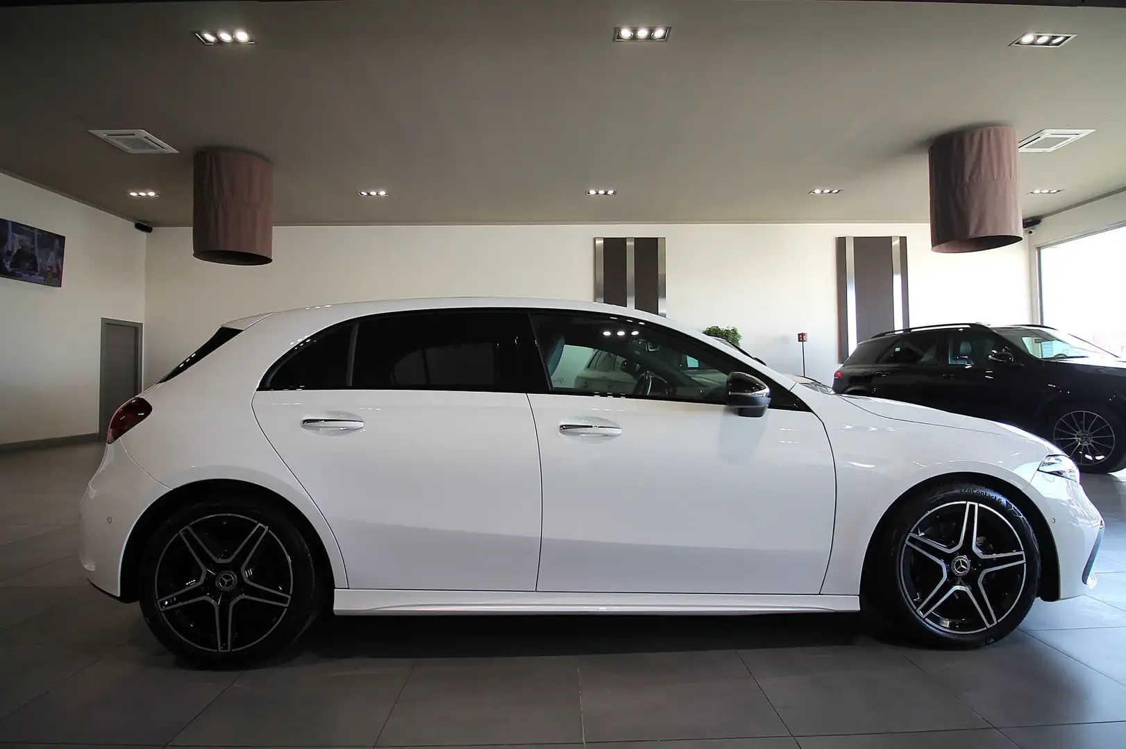 Mercedes-Benz A 180 Classe A - W177 2023 d AMG Line Premium Plus auto Blanc - 2