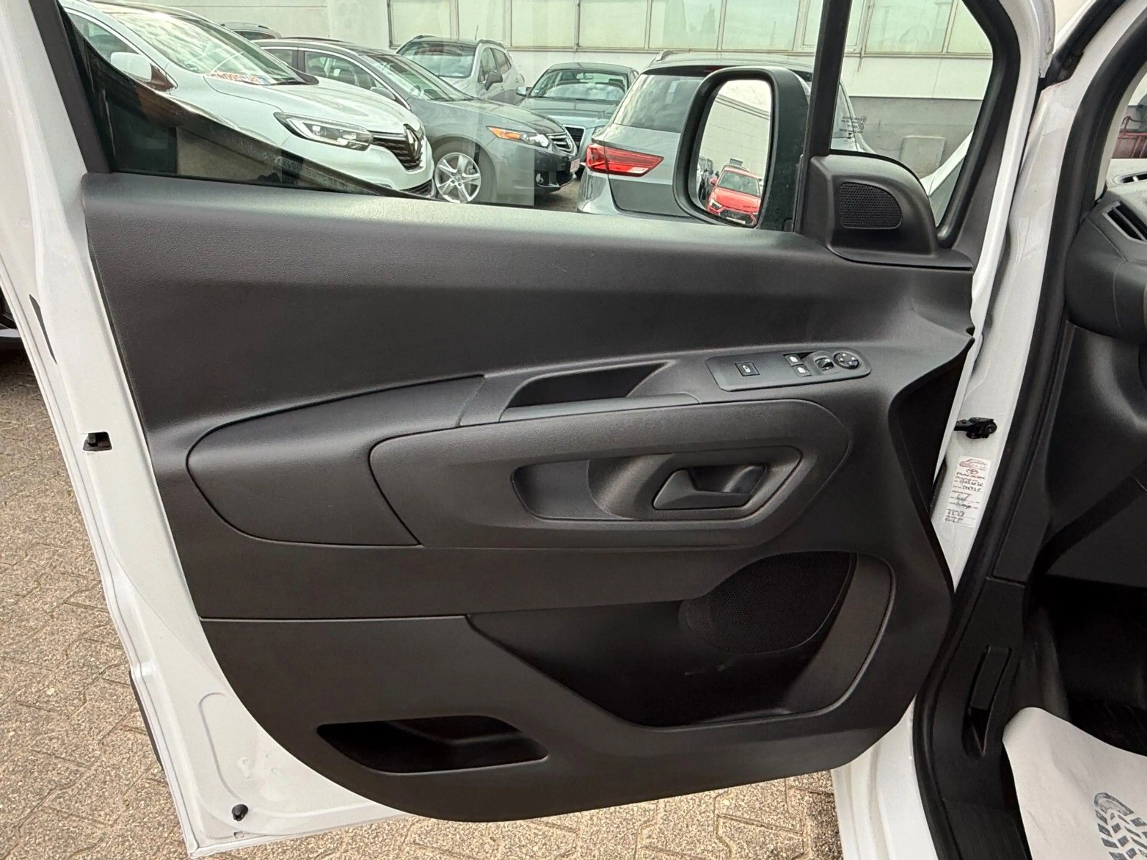 Toyota Proace L2 Doppelkabine 1.HAND/AUT/5 SITZER — photo 9