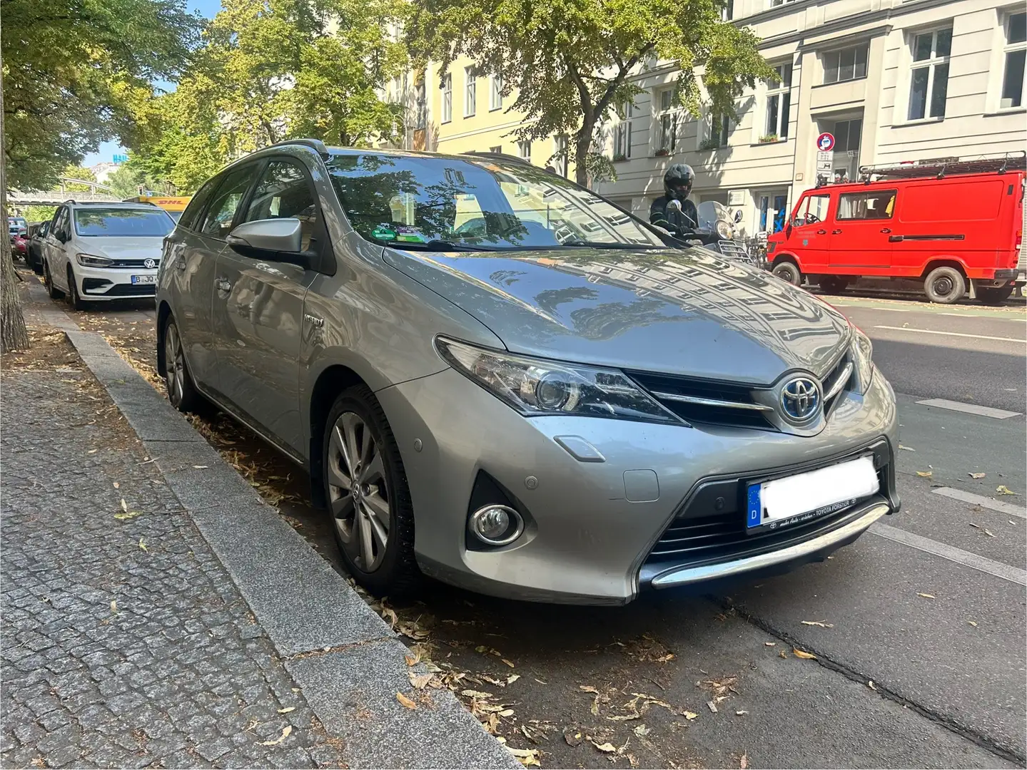 Toyota Auris Auris 1.8 VVT-i Hybrid Automatik Touring Sports Li Silber - 1