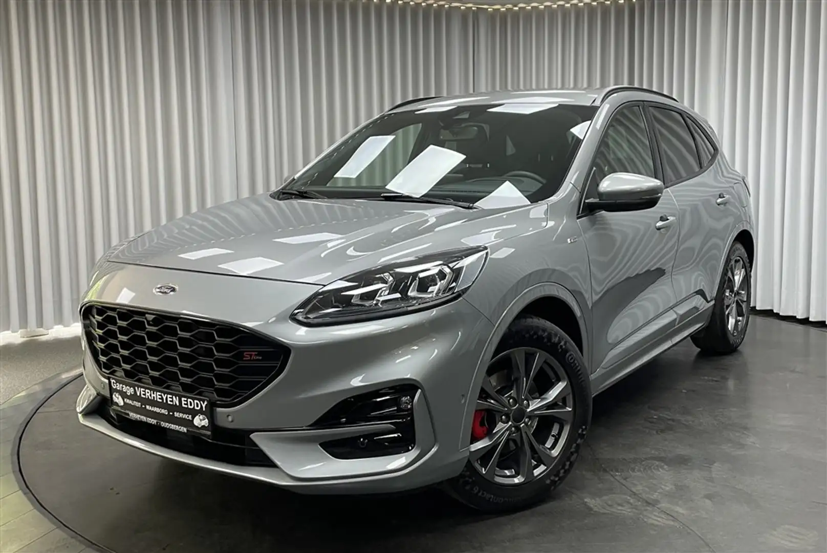 Ford Kuga 1.5 TDCi / ST-Line / Aut / App / LED / ACC / B&O Grijs - 1