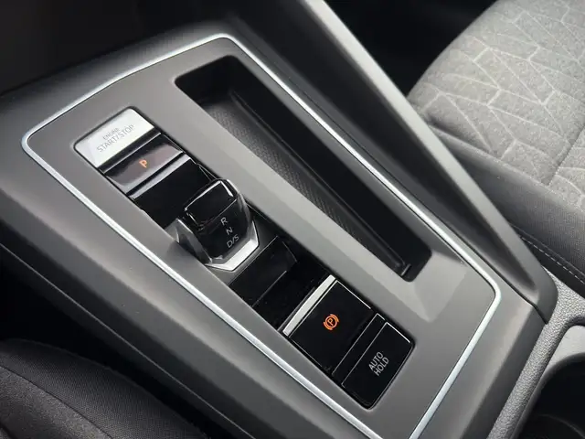 Volkswagen Golf view 11