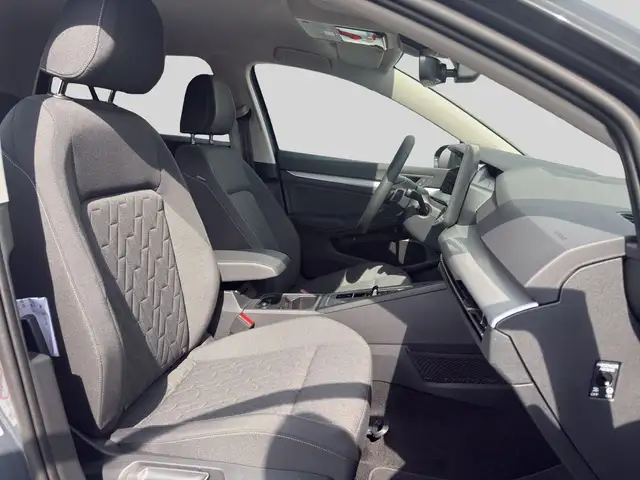 Volkswagen Golf view 4
