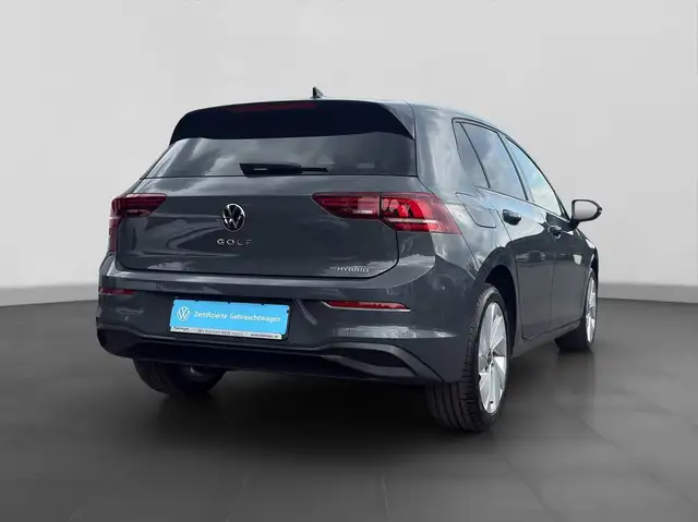Volkswagen Golf view 3