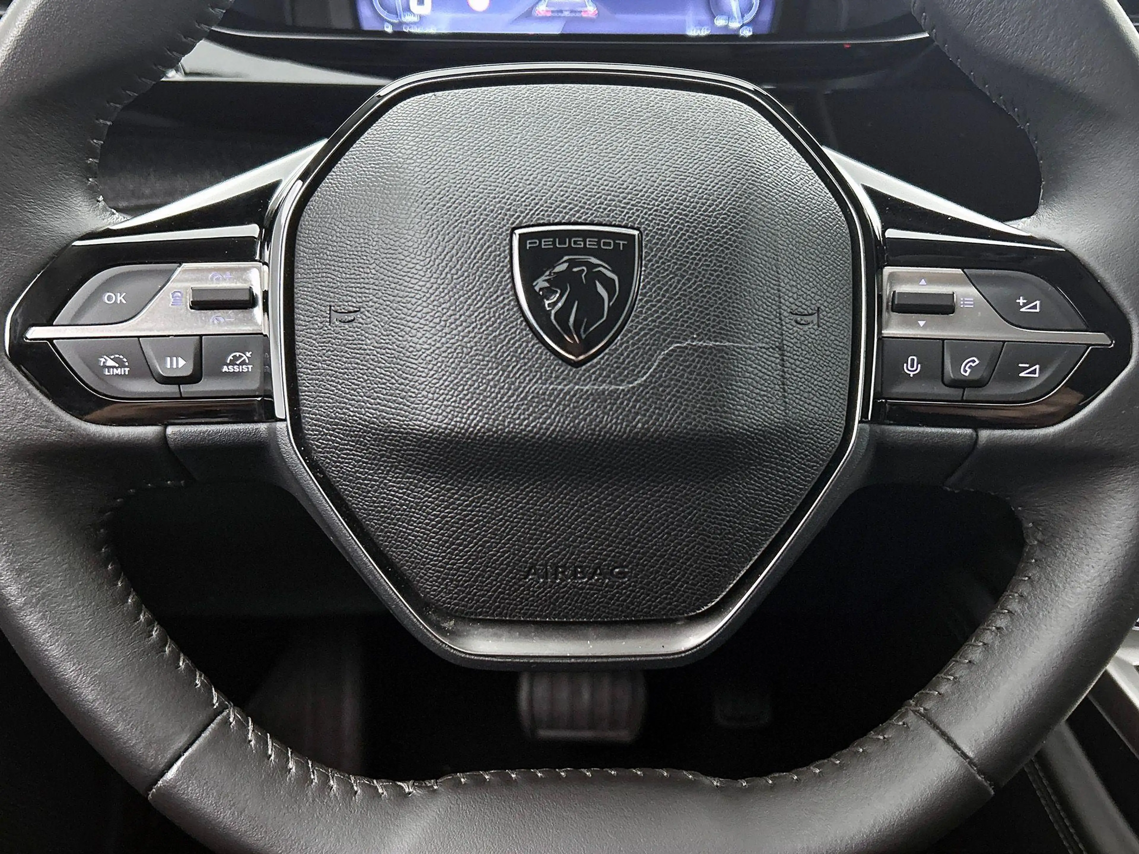 Peugeot 408 1.2 130PK Allure — photo 39