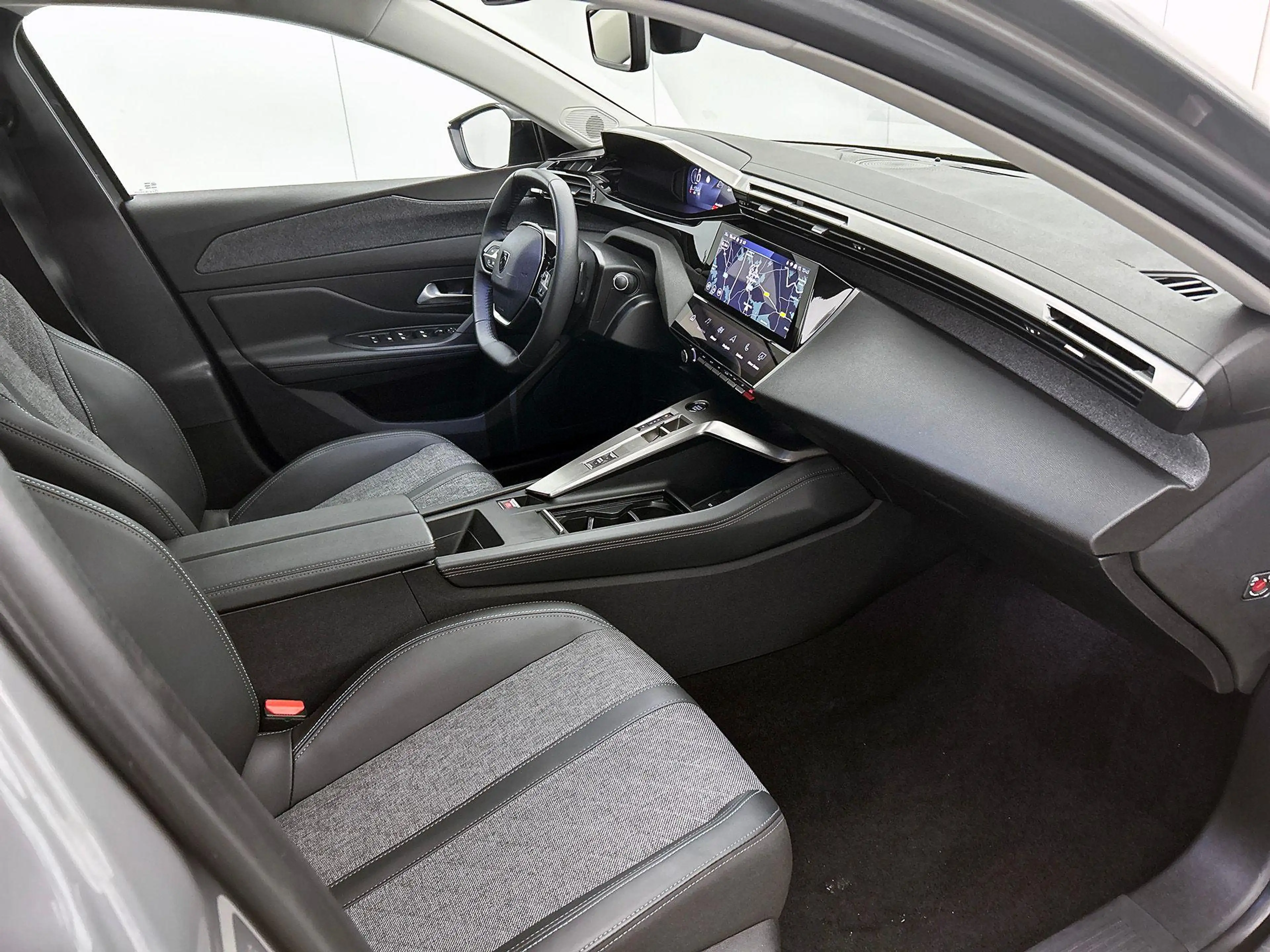 Peugeot 408 1.2 130PK Allure — photo 25