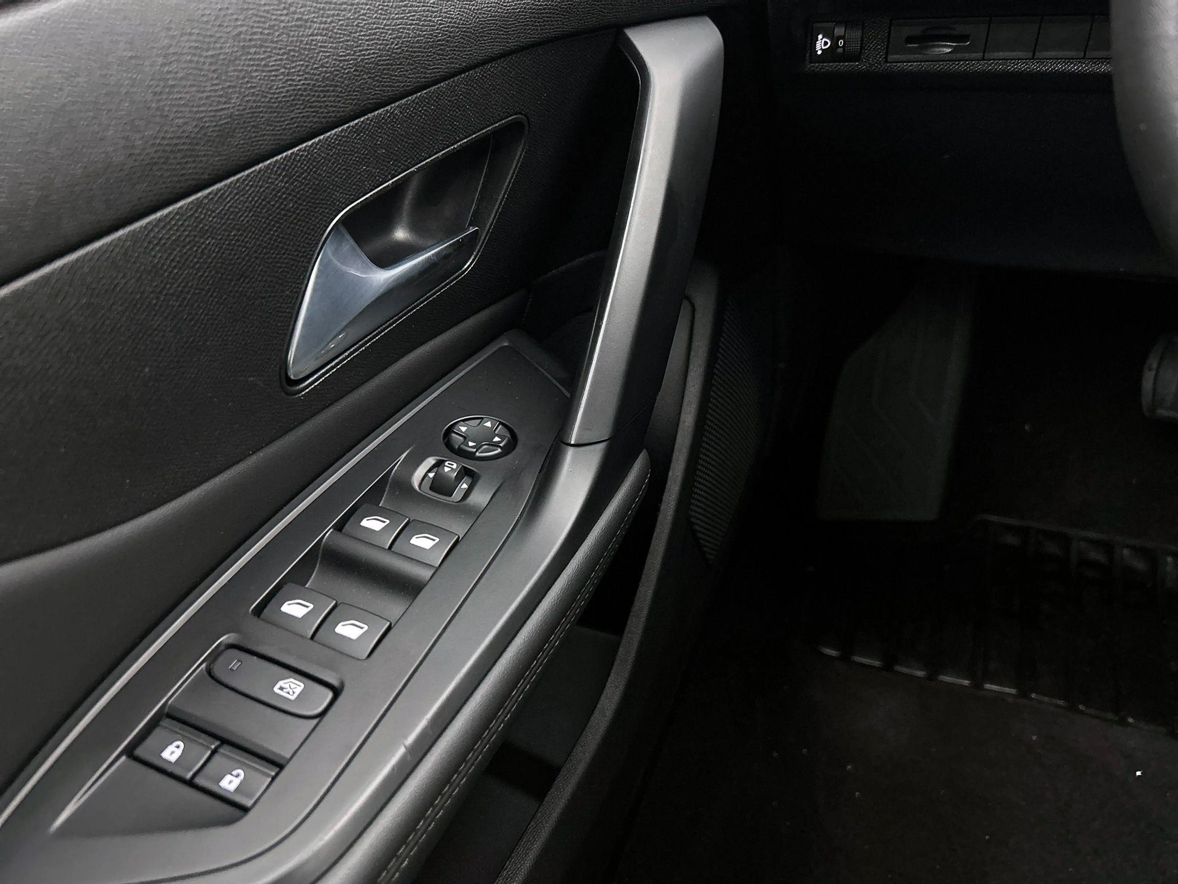 Peugeot 408 1.2 130PK Allure — photo 38