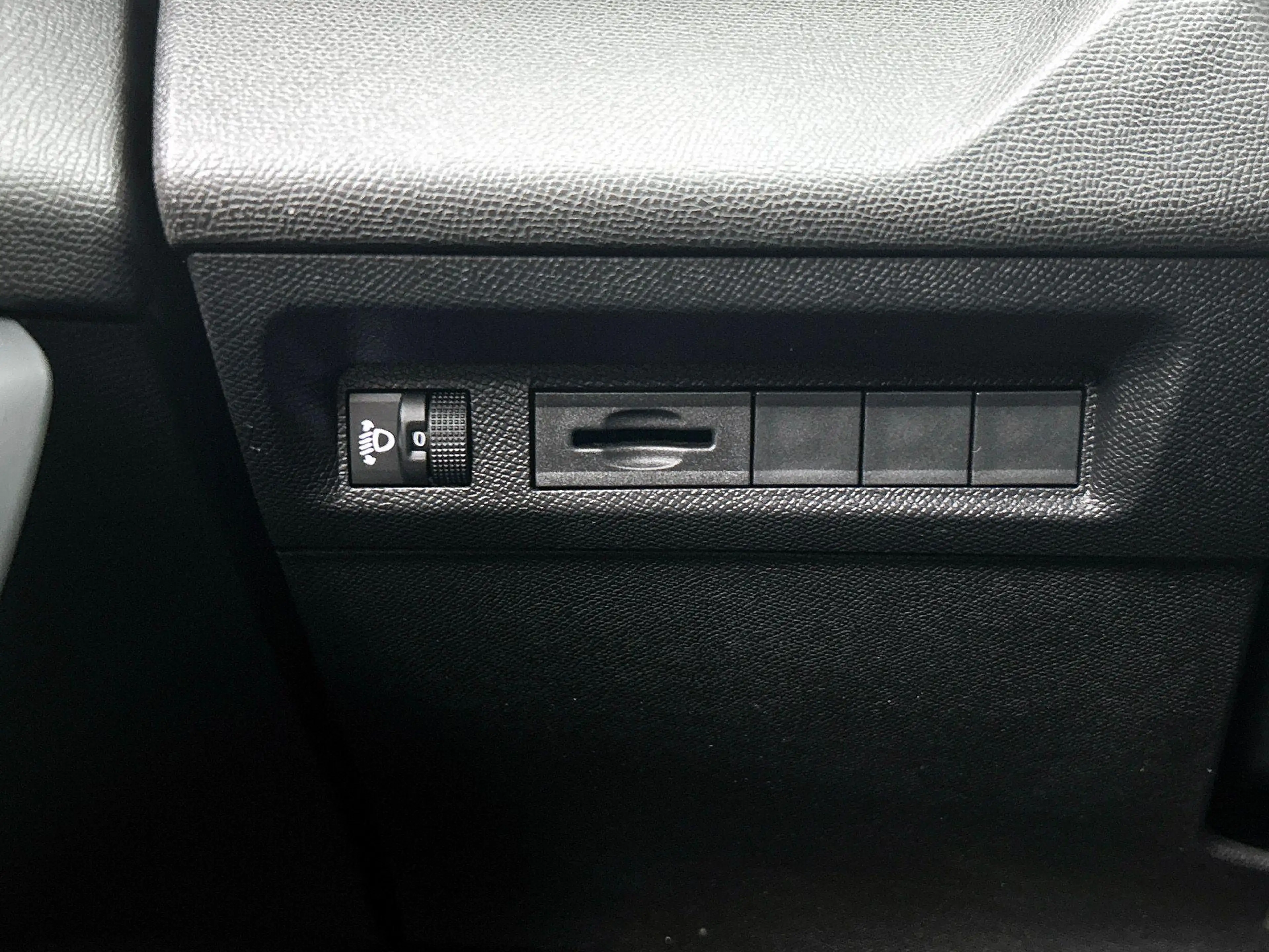 Peugeot 408 1.2 130PK Allure — photo 30