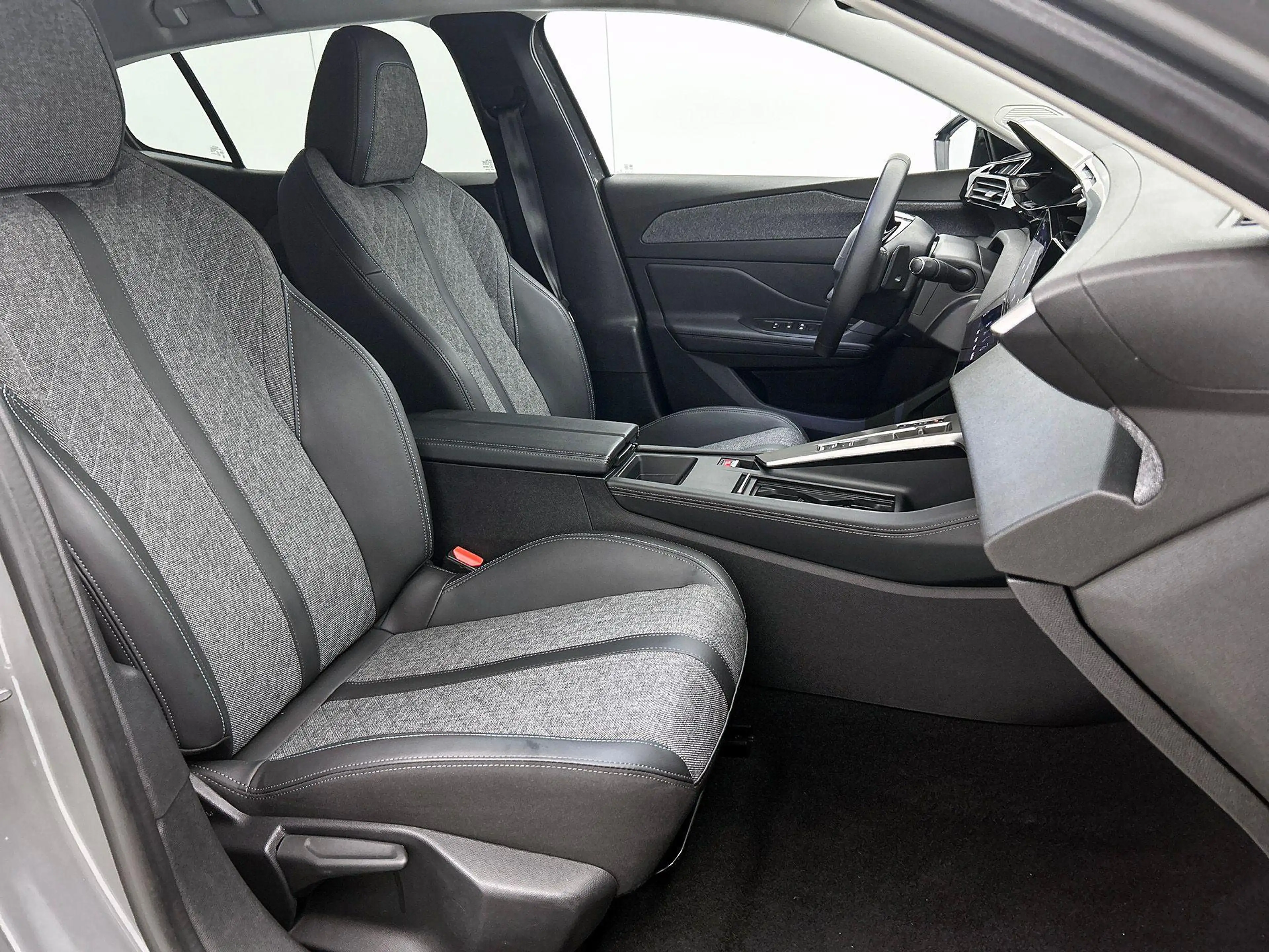 Peugeot 408 1.2 130PK Allure — photo 42