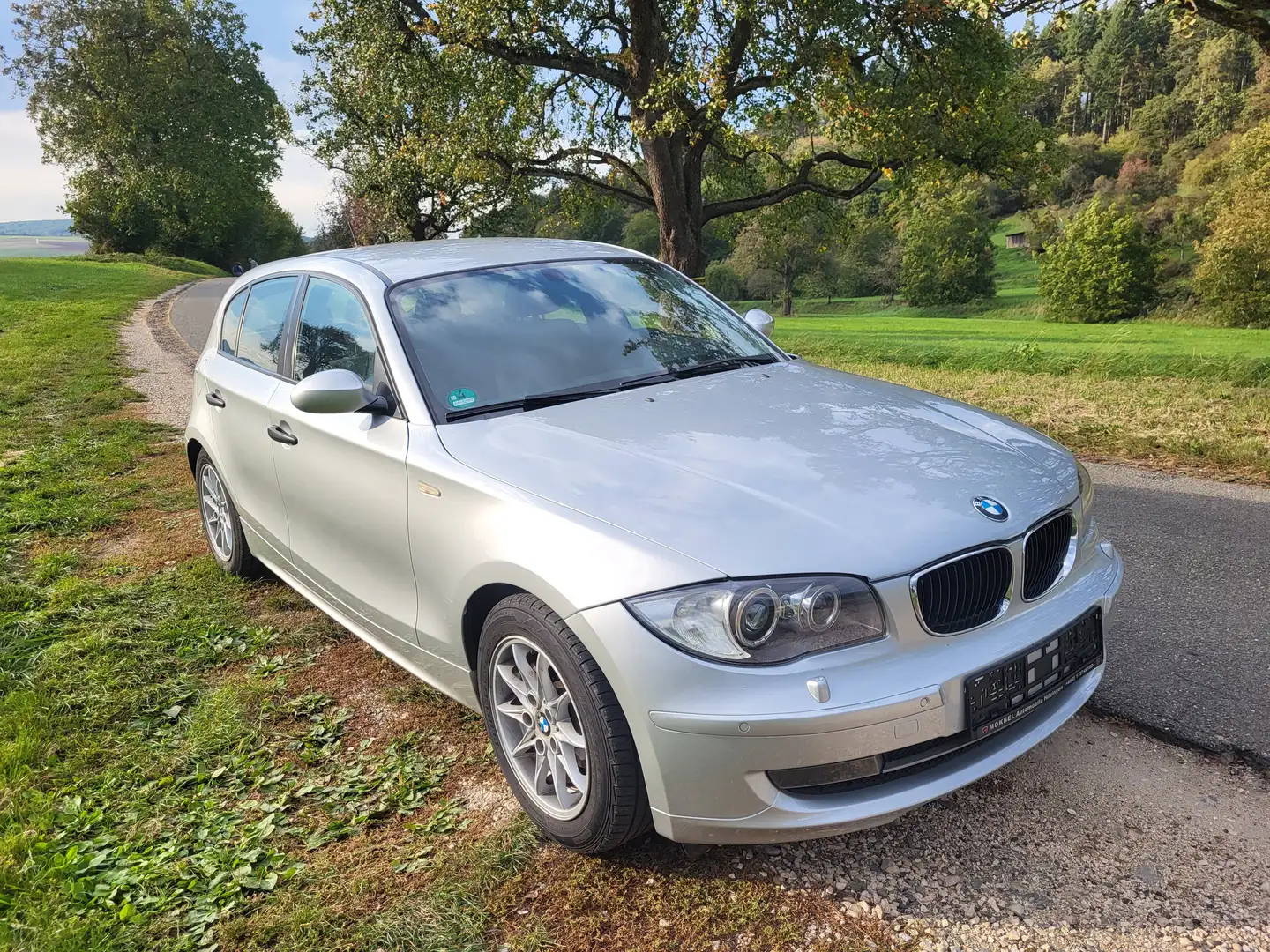 BMW 118 i Automatik  BI-Xenon PDC ALU  E87 LCI Gris - 1