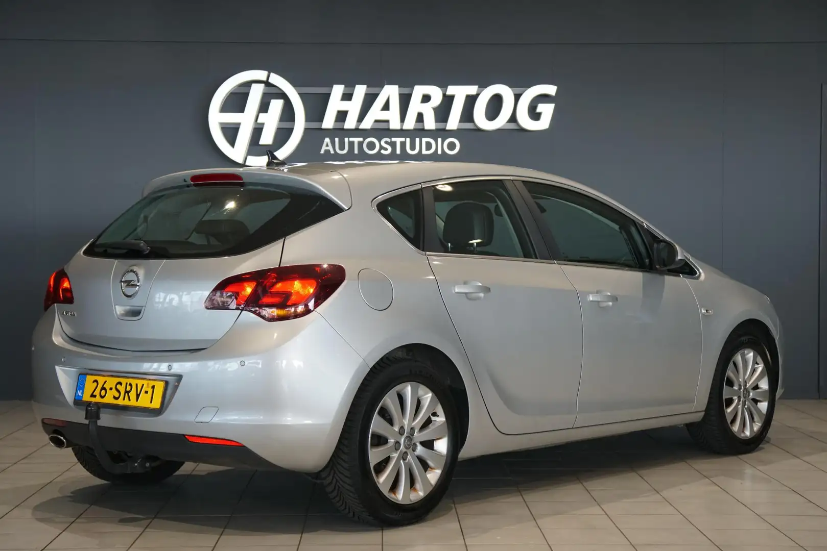 Opel Astra 1.4 Turbo Cosmo + TREKHAAK / SENSOREN / CLIMATE CO Grijs - 2