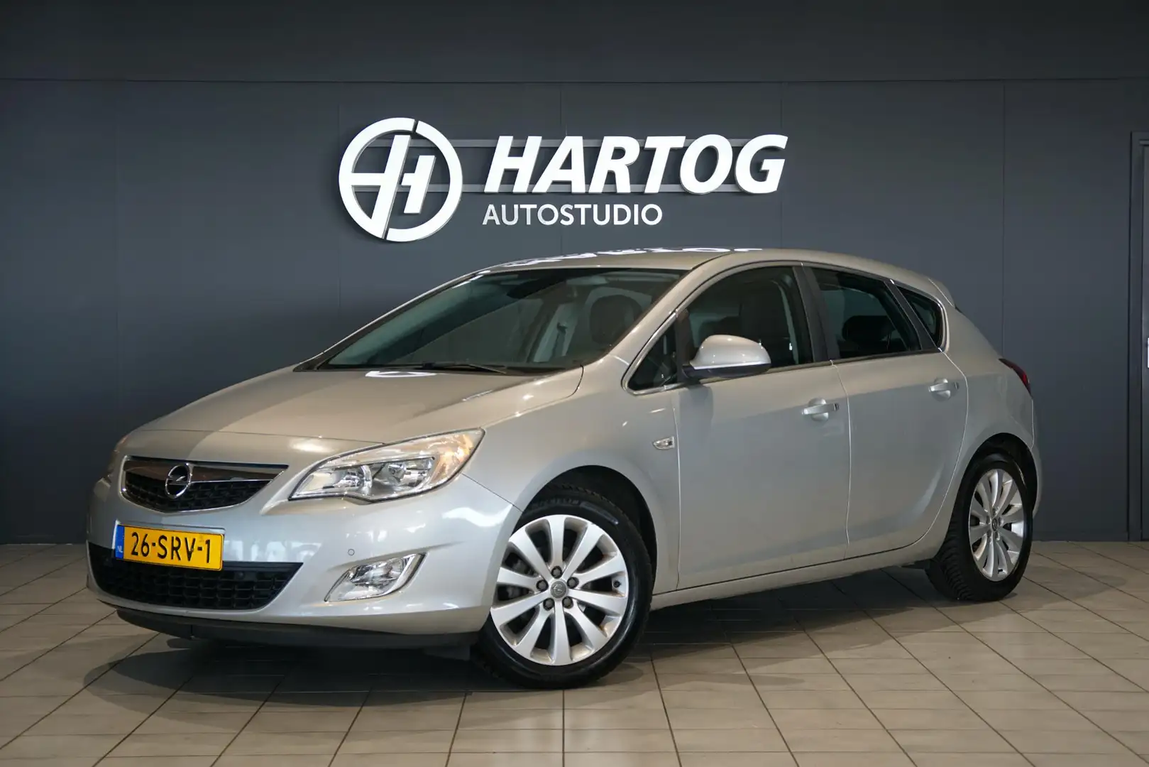 Opel Astra 1.4 Turbo Cosmo + TREKHAAK / SENSOREN / CLIMATE CO Grijs - 1