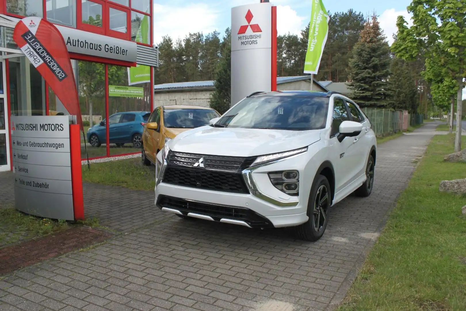 Mitsubishi Eclipse Cross Plug-in Hybrid PLUS Intro Paket Biały - 1