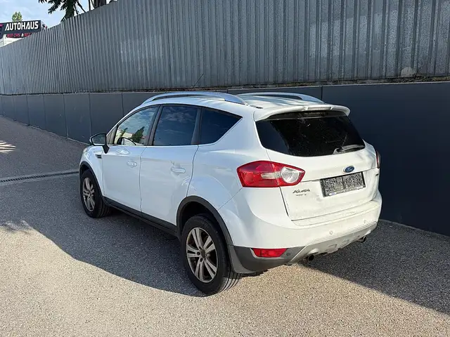 Ford Kuga view 3