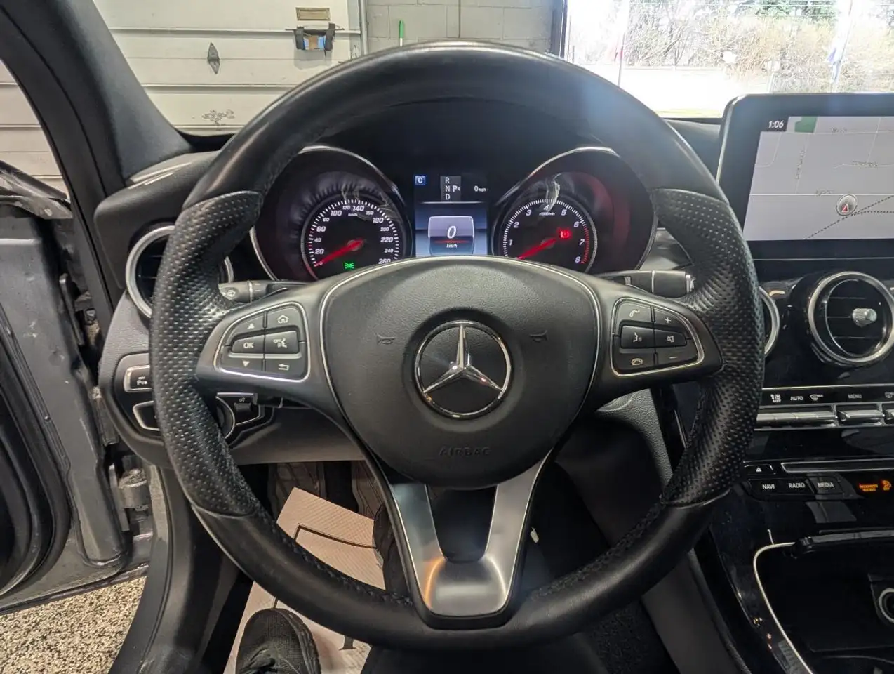 Mercedes-Benz C-Class снимка Mercedes-Benz C-Class