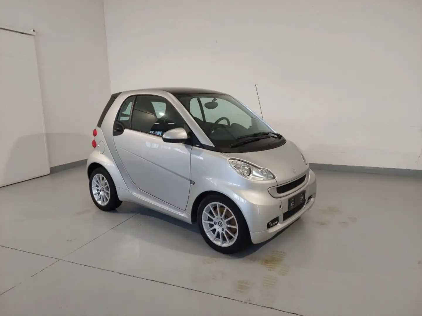 smart forTwo 1000 52 kW coupé passion Silber - 1