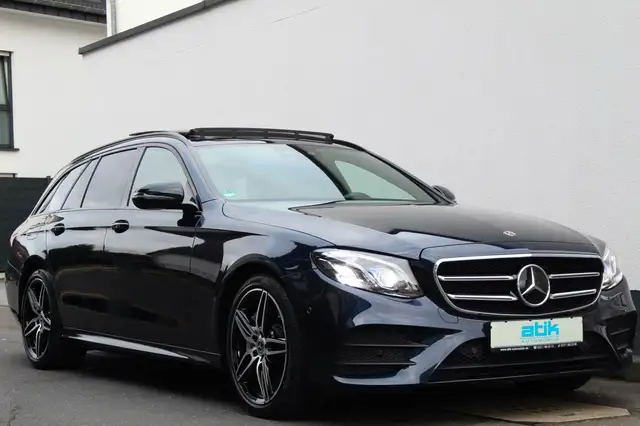 Mercedes-Benz E 300 AMG 1.HAND! PANO DISTR BURMESTER HUP MBEAM