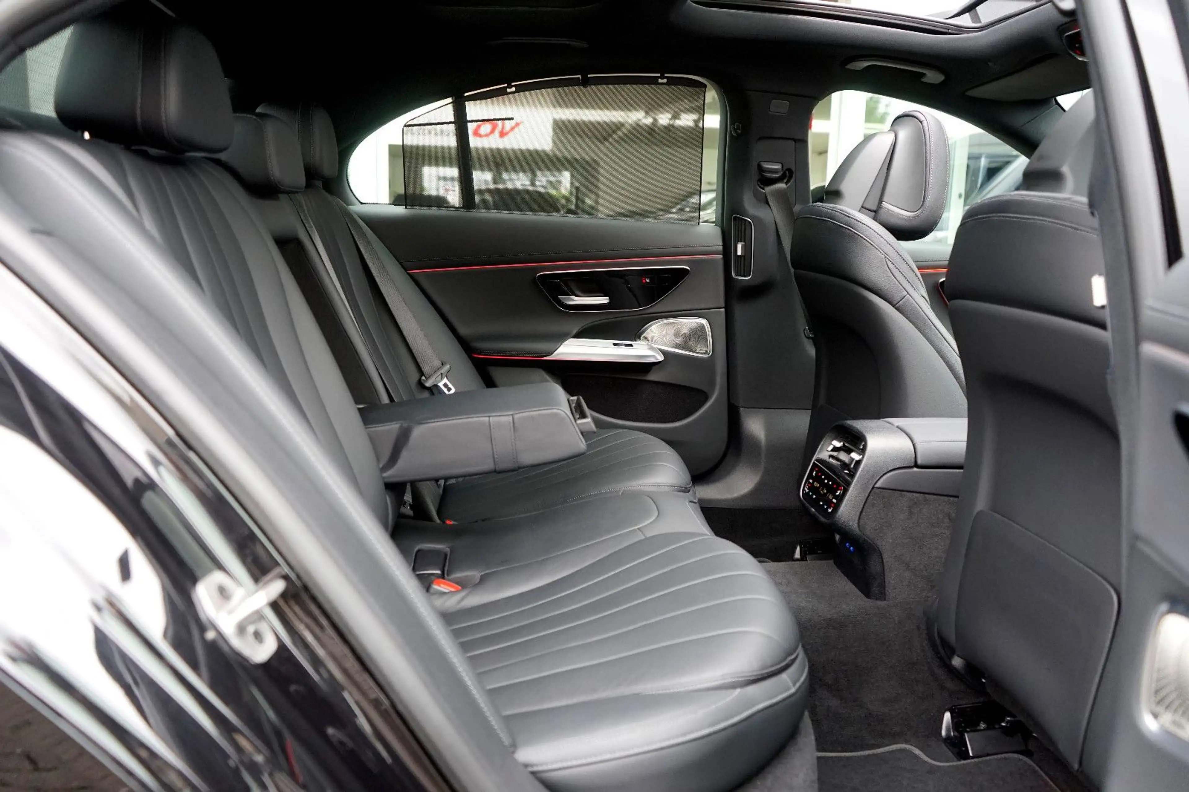 Mercedes-Benz E 300 e 4M AMG Premium*H-Lenkung*Hyperscre*Panora — photo 12