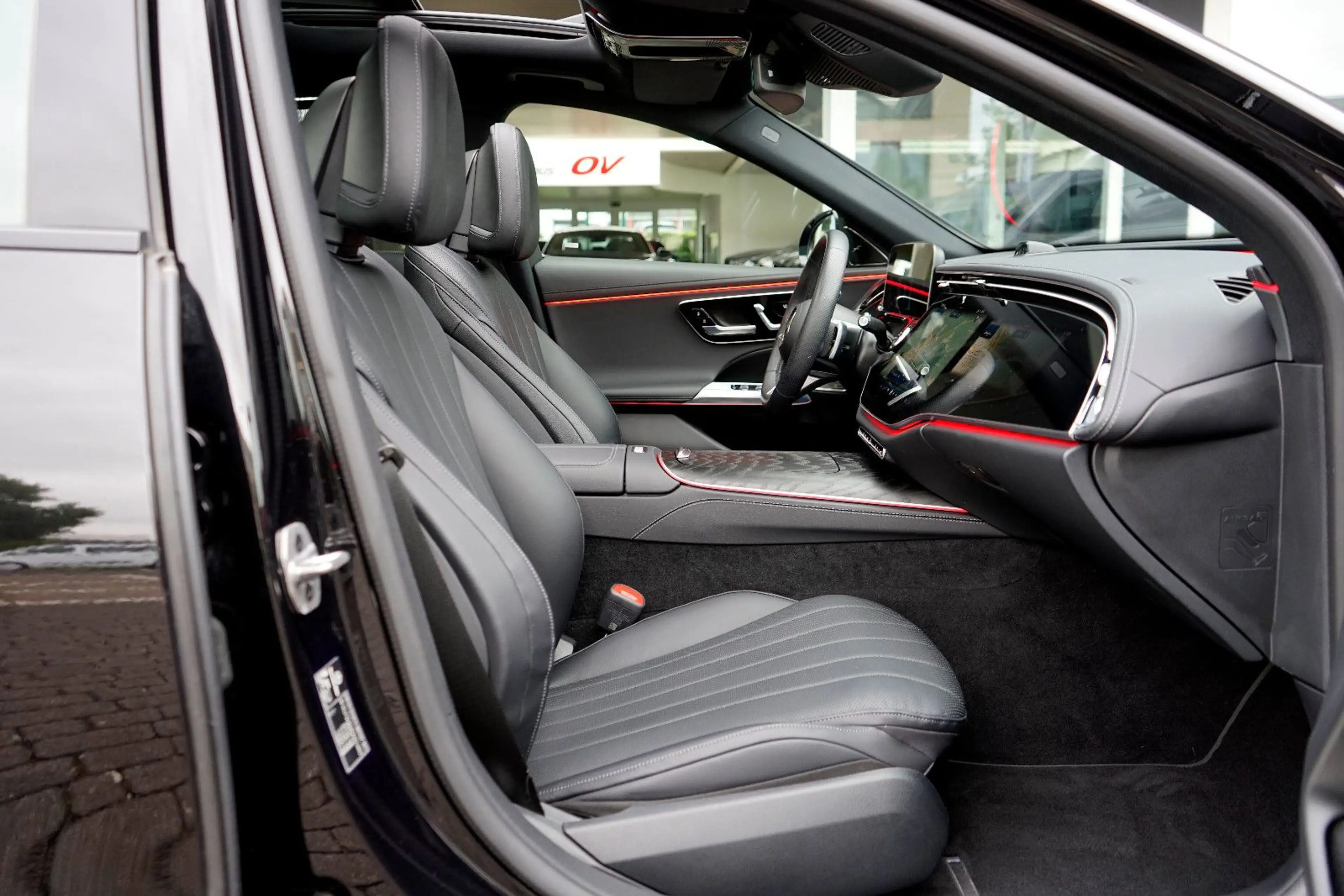 Mercedes-Benz E 300 e 4M AMG Premium*H-Lenkung*Hyperscre*Panora — photo 11