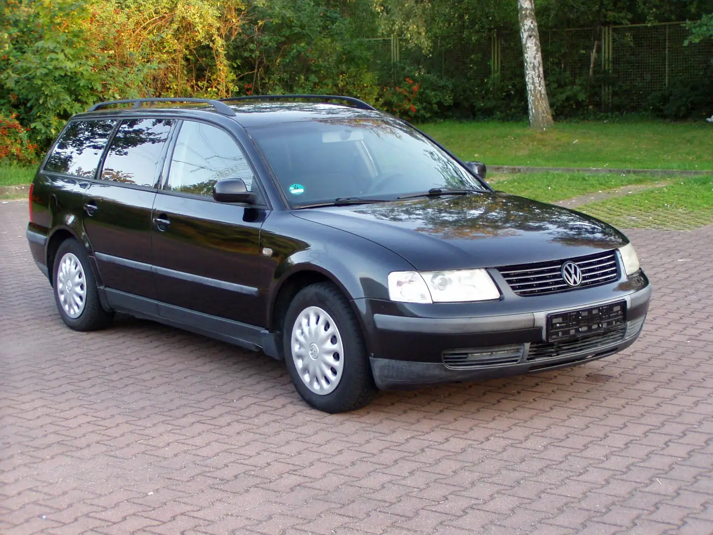 Volkswagen Passat Variant 1.6 # Allgemein guter Zustand ! Schwarz - 1