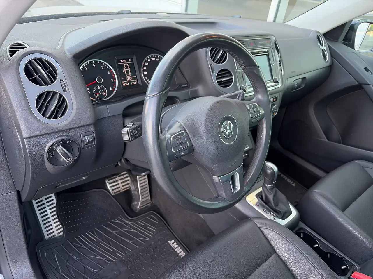 Volkswagen Tiguan снимка Volkswagen Tiguan