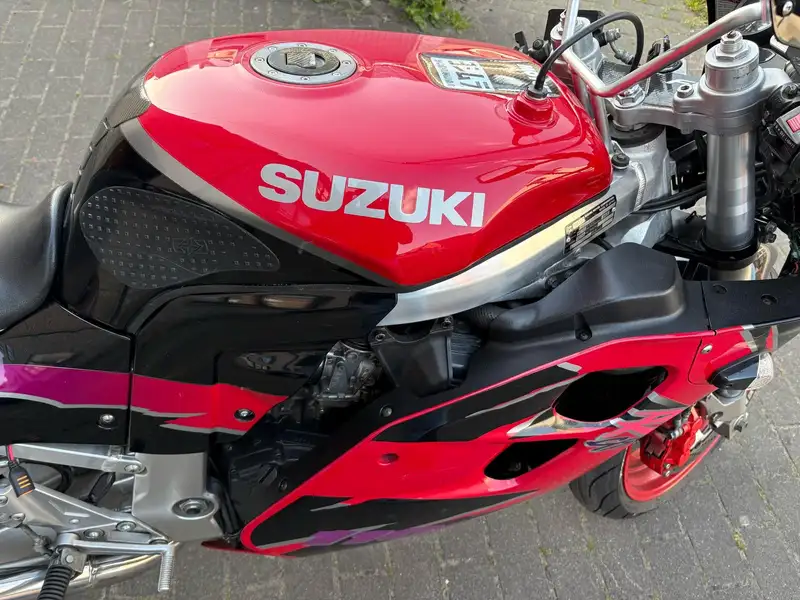 Suzuki GSX-R 1100 - foto 3