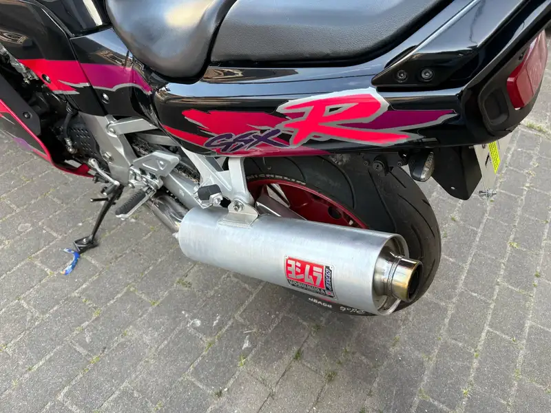 Suzuki GSX-R 1100 - foto 8