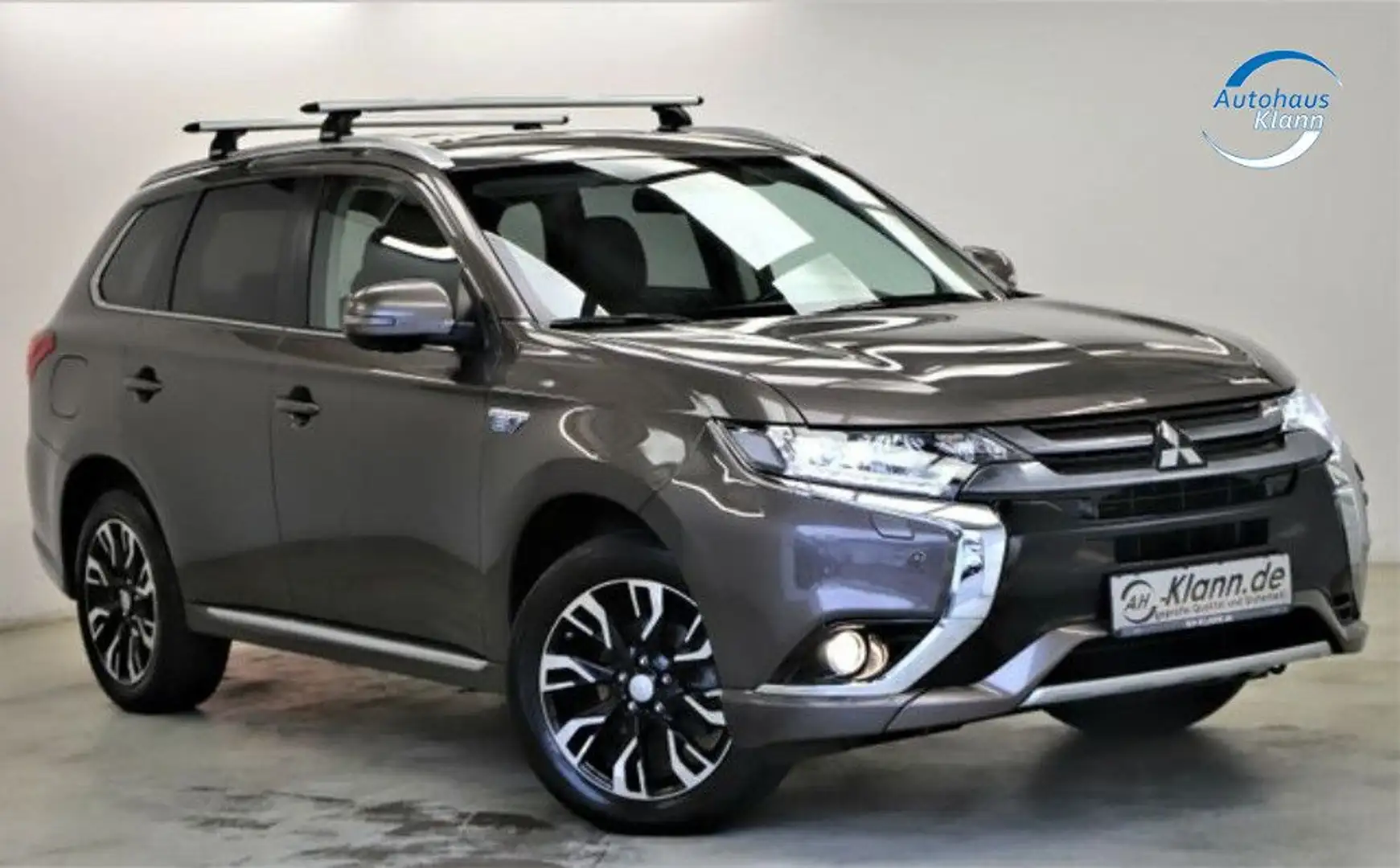 Mitsubishi Outlander 2.0 203PS Plug-in-Hybrid PHEV TOP 4WD Braun - 1
