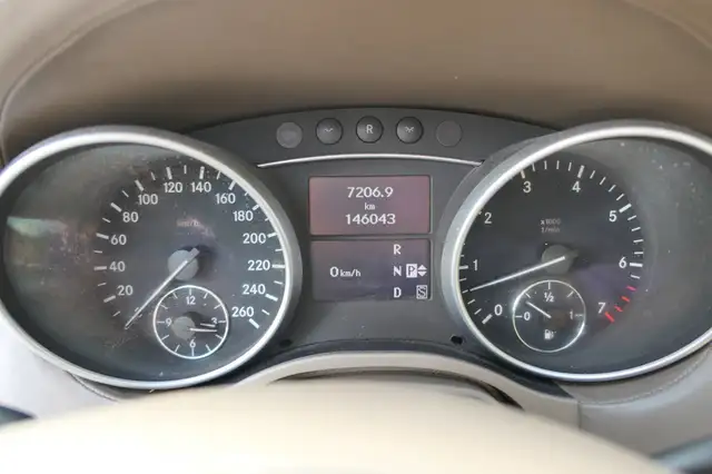 Mercedes-Benz GL view 4