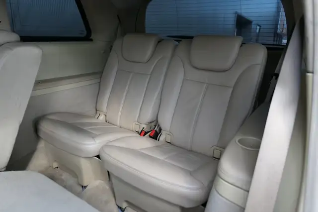 Mercedes-Benz GL view 16
