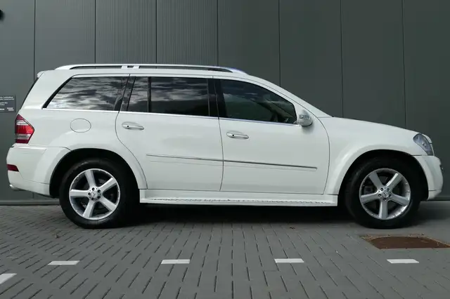 Mercedes-Benz GL view 26