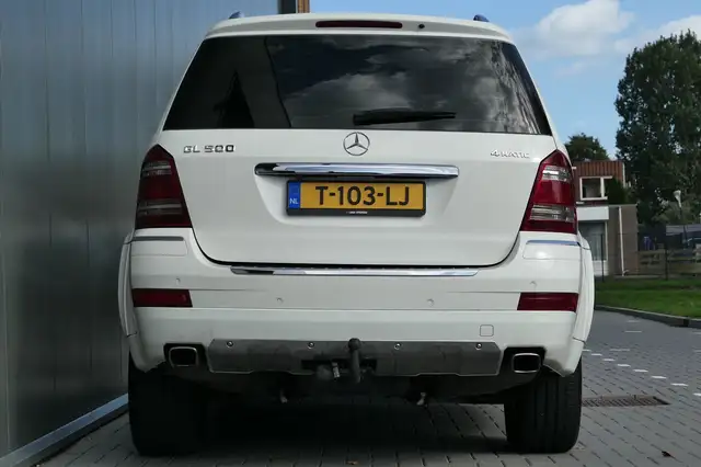 Mercedes-Benz GL view 28