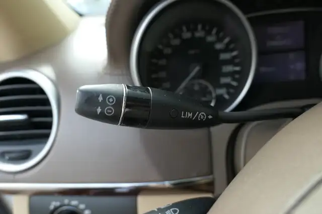 Mercedes-Benz GL view 19