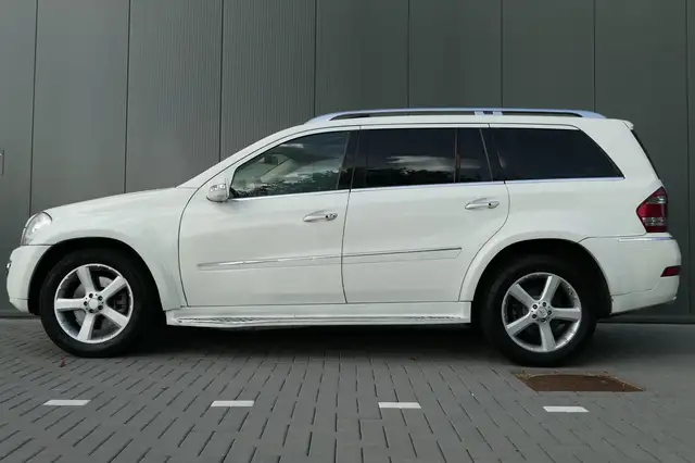 Mercedes-Benz GL view 25