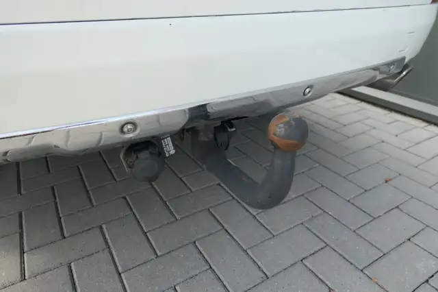 Mercedes-Benz GL view 14