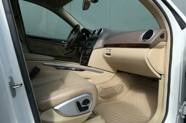 Mercedes-Benz GL view 18