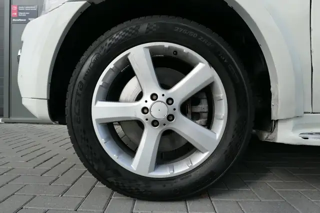 Mercedes-Benz GL view 22