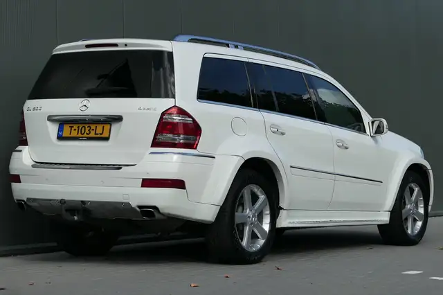 Mercedes-Benz GL view 2