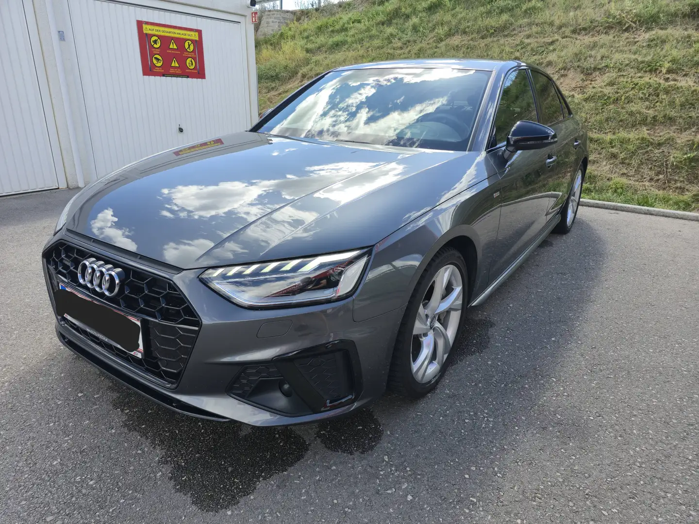 Audi A4 40 TDI quattro S-line S-tronic Grau - 1