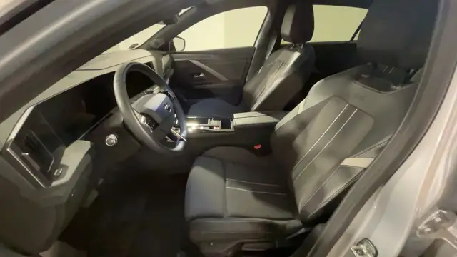 Opel Astra view 8
