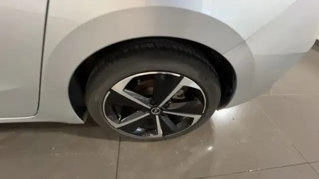 Opel Astra view 7