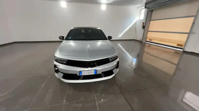 Opel Astra view 2