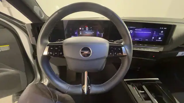 Opel Astra view 12