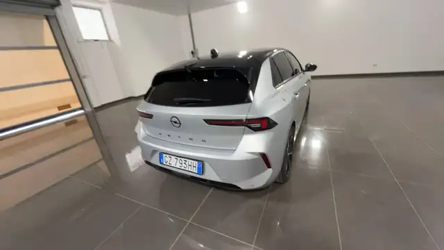 Opel Astra view 4