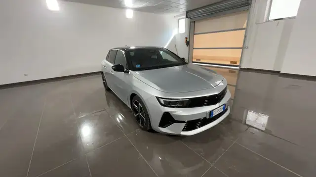 Opel Astra view 3