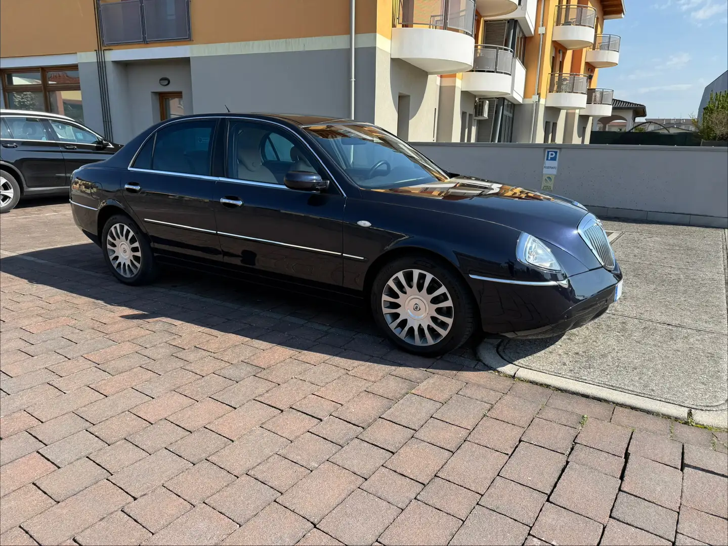 Lancia Thesis ASI | 3.2 V6 | Key-less | Sedili comfort | Tetto apribile | Modulo Tv | Telefono privacy | Vetri privacy Blau - 1