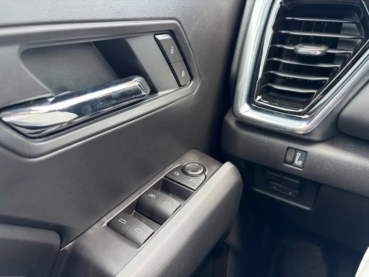 GMC Canyon photo GMC Canyon