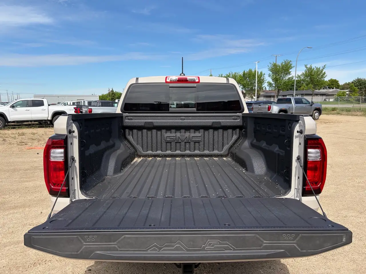 GMC Canyon photo GMC Canyon