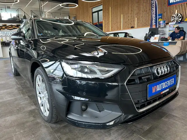 Audi A4 Avant view 3