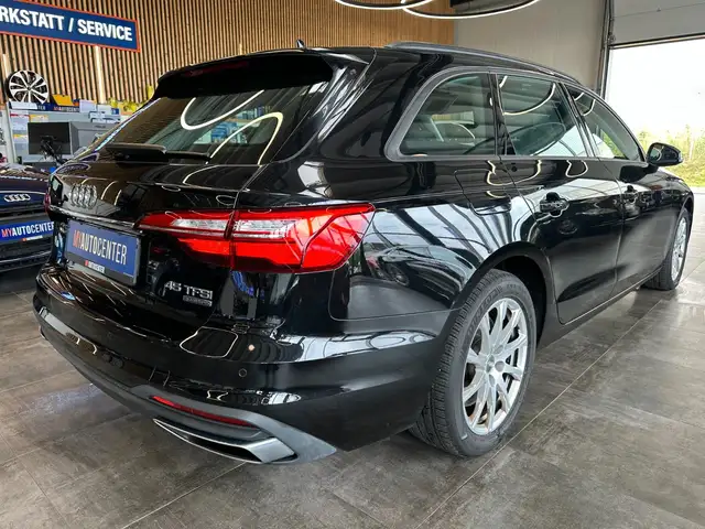 Audi A4 Avant view 2